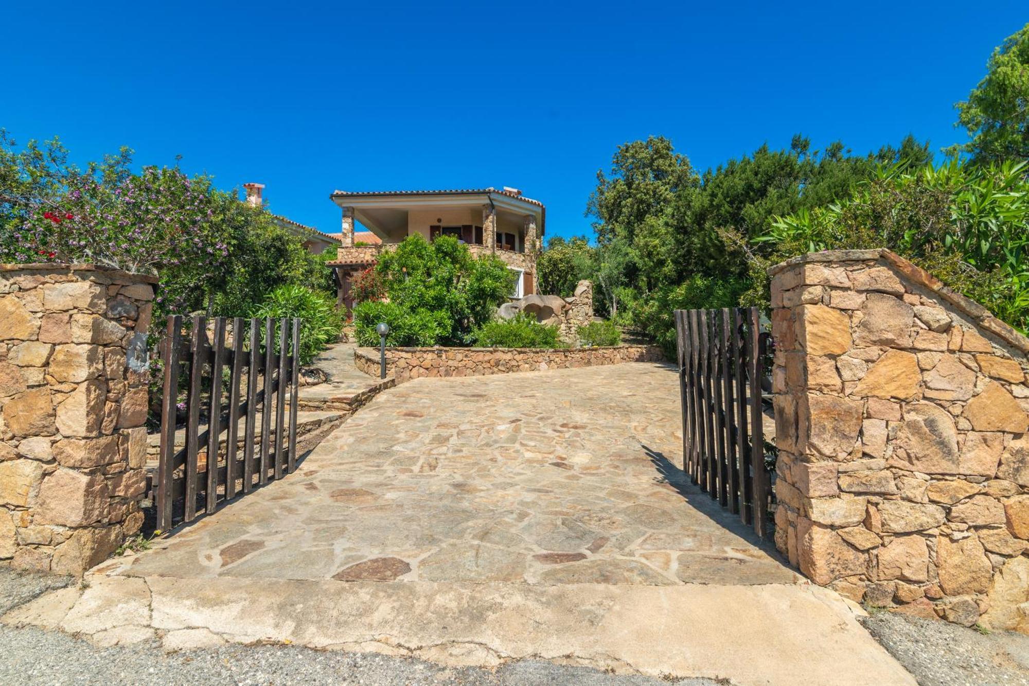 Villa Vista Mare Cala Ginepro Punta Molara Exterior photo